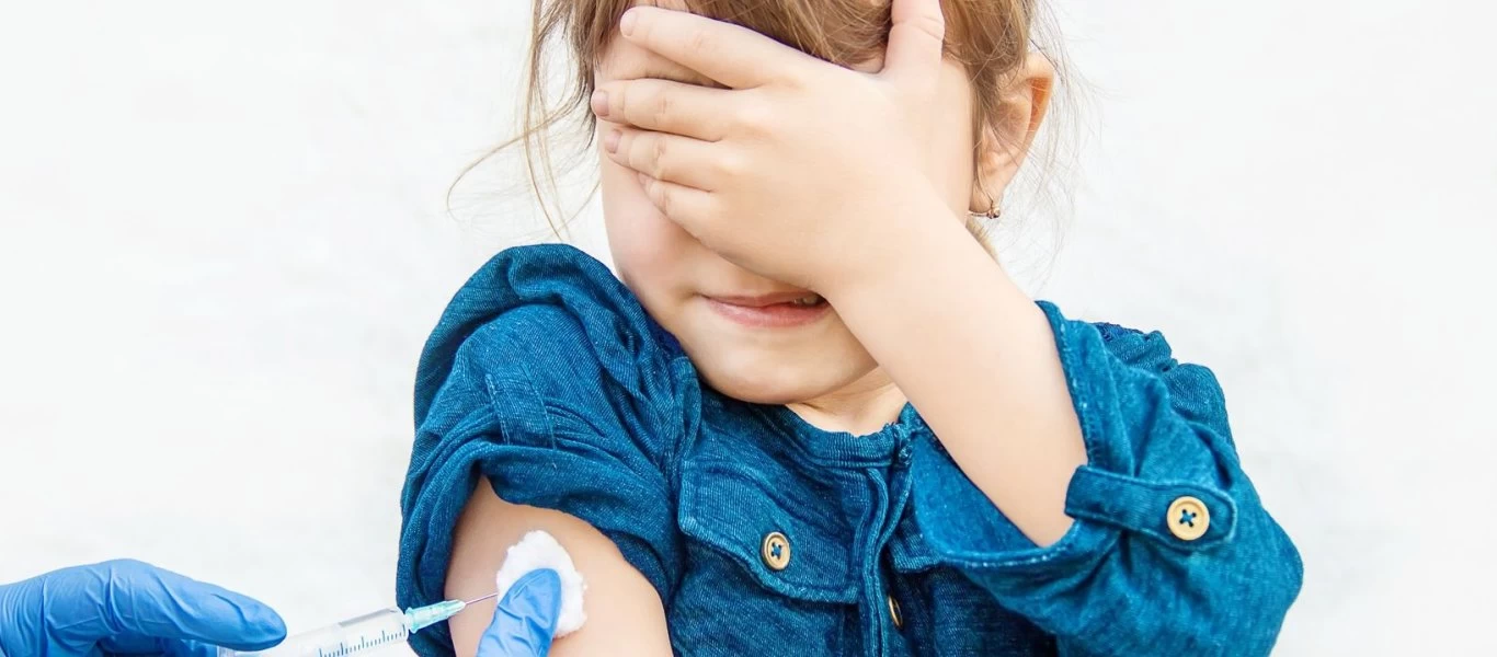 Pfizer: Ξεκίνησε εμβολιασμούς σε παιδιά έως και... 6 μηνών - Προσφέρθηκαν «εθελοντικά» ισχυρίζονται!